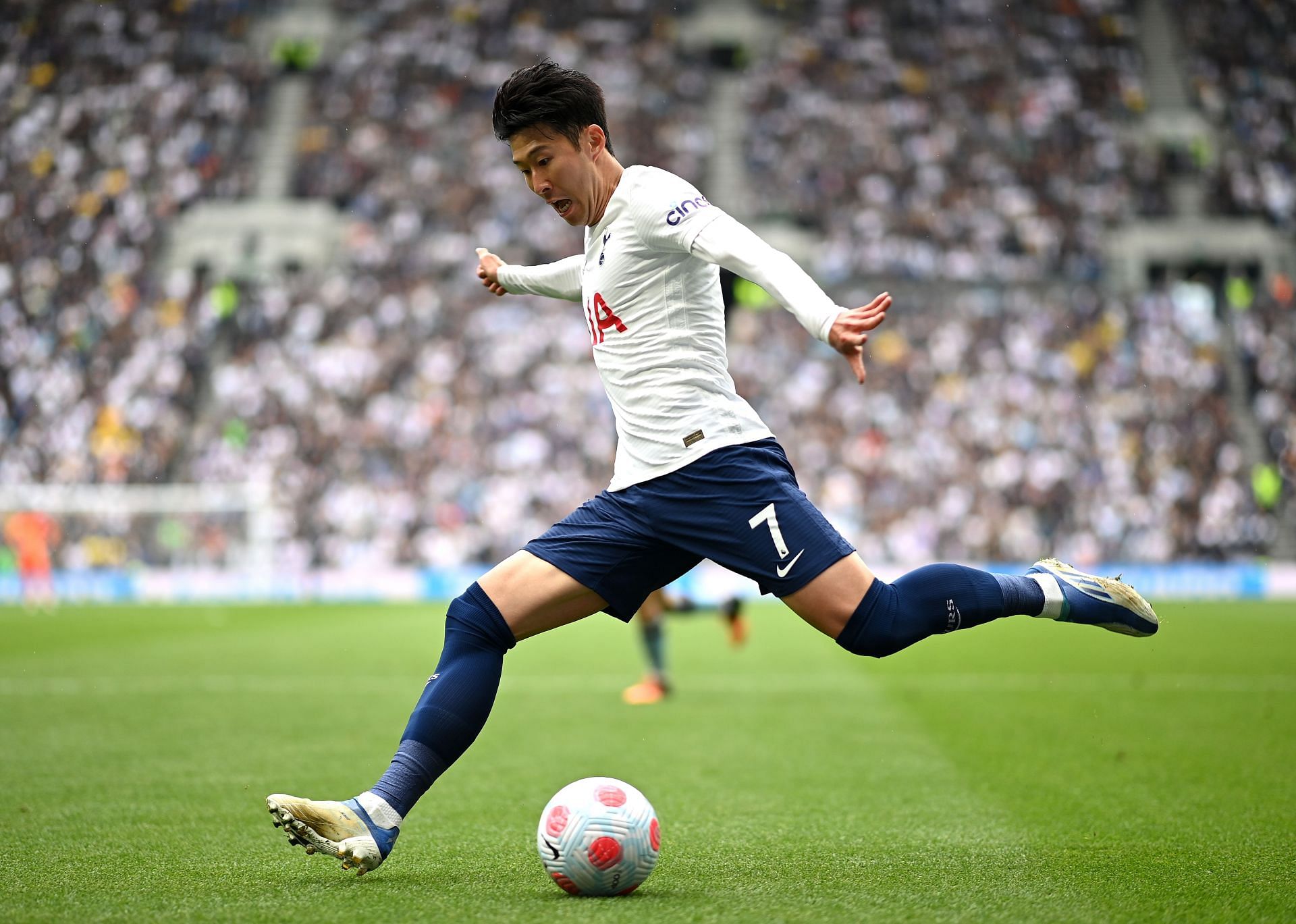 Tottenham Hotspur v Burnley - Premier League
